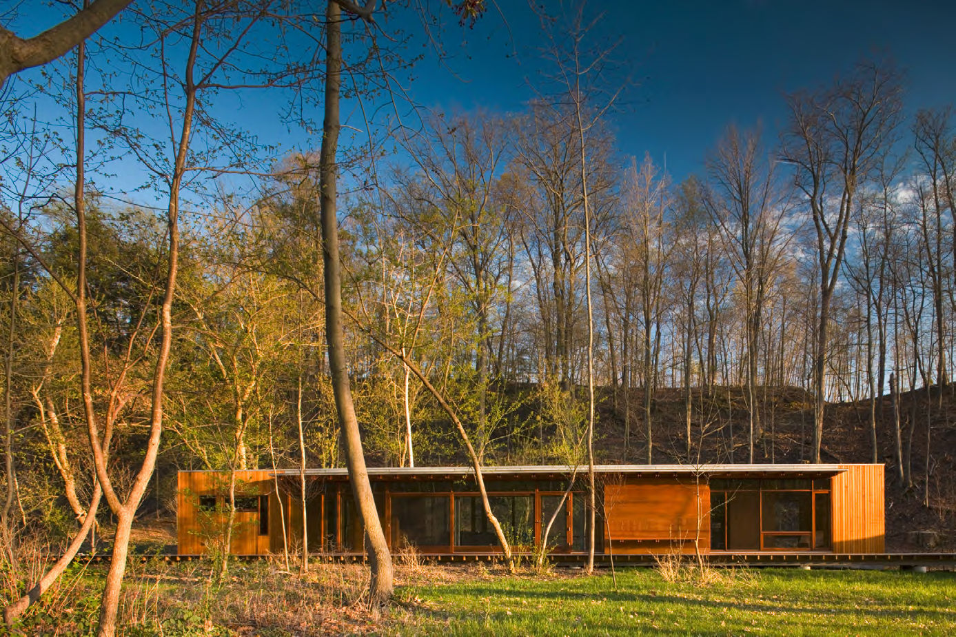 博林·西文斯基·杰克逊(Bohlin Cywinski Jackson)为康姆斯点(Combs Point)住宅提供的林木景观