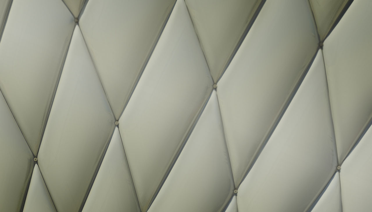 通过建筑的南加州理工学院（SCI弧）和加州理工学院（加州理工学院）太阳能十项全能进入芯片的外观细节