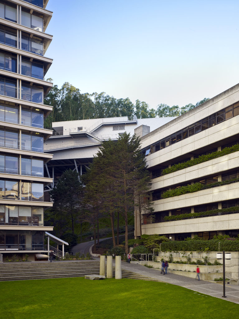 由Rafael Vinoly建筑事务所设计的位于旧金山加利福尼亚大学的Dolby再生医学大楼的外部景观