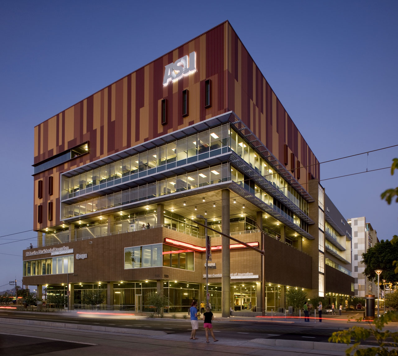 由专筑网yumi，韩帆编译亚利桑那州立大学新闻学院的外观由Ehrlich Architects设计