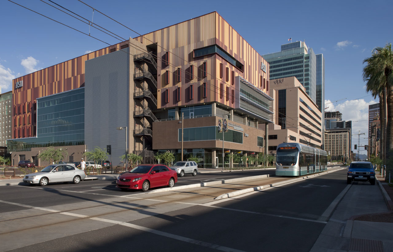 由专筑网yumi，韩帆编译亚利桑那州立大学新闻学院的外观由Ehrlich Architects设计