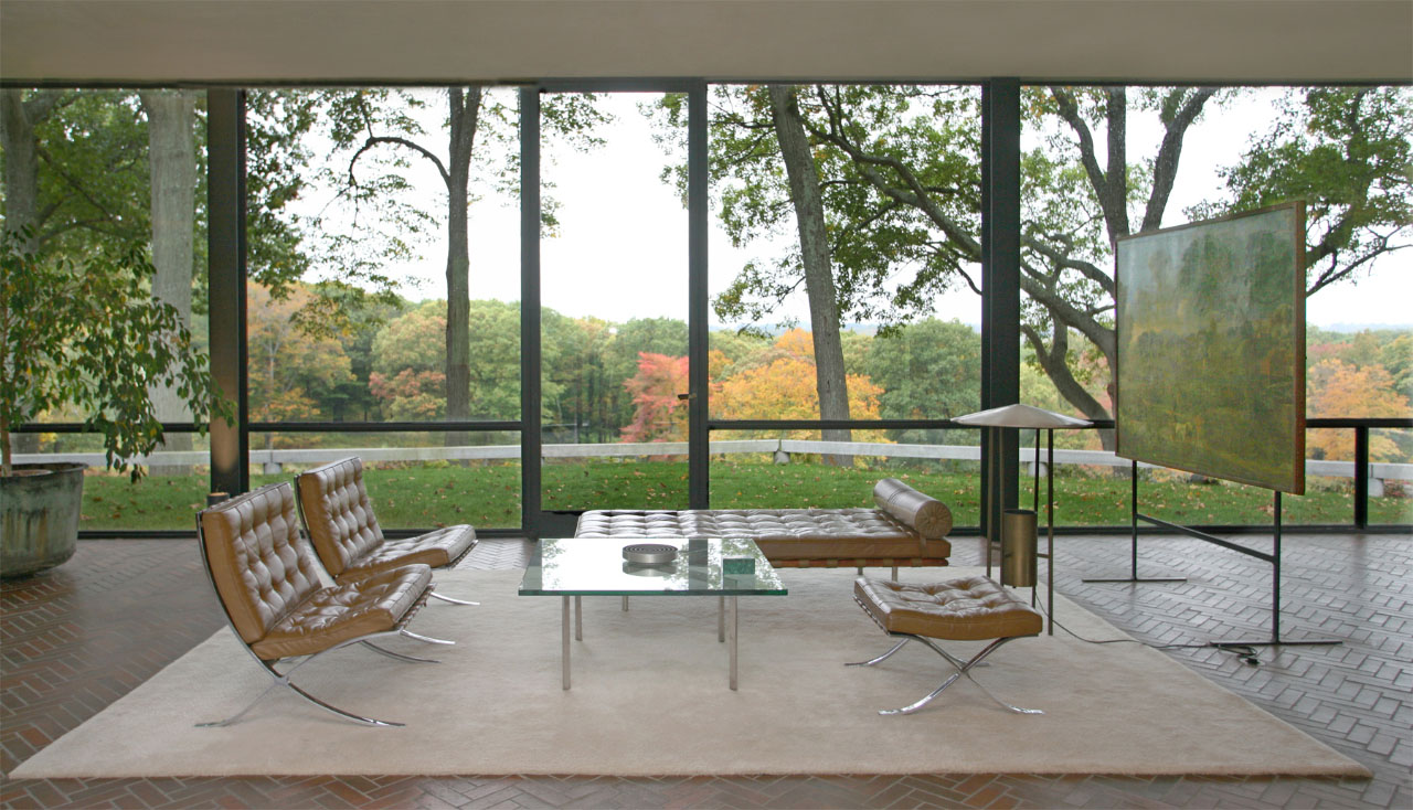 玻璃房子的内部由建筑师Philip Johnson设计