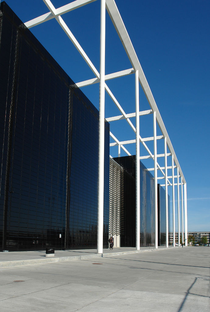 哥本哈根Byen博士的白色柱廊，由建筑师Vilhelm Lauritzen Architects设计(VLA)