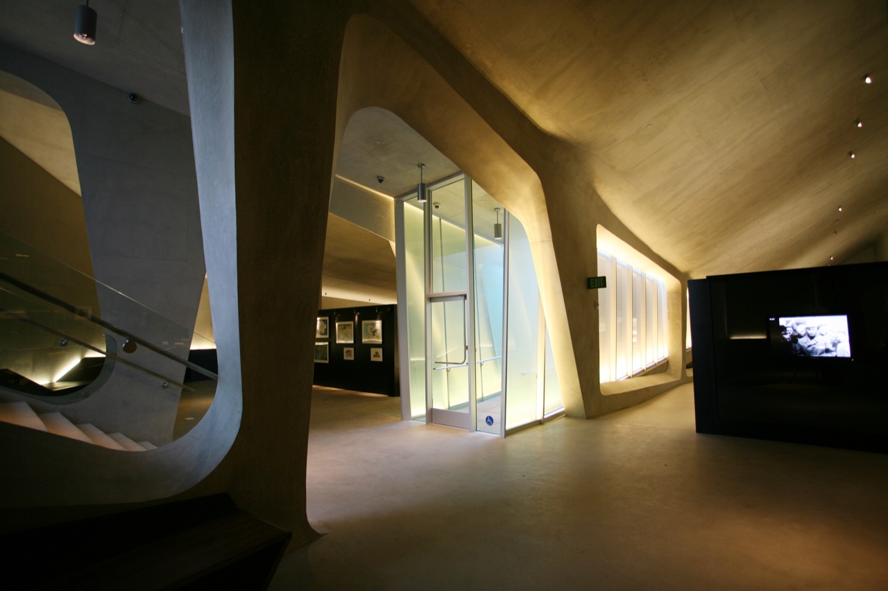 由Belzberg建筑事务所设计的洛杉矶大屠杀博物馆的内部展览