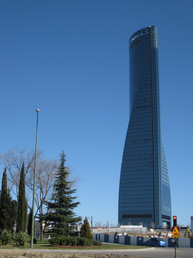 马德里的太空塔(Torre Espacio)由Pei Cobb Freed和他的合伙人设计