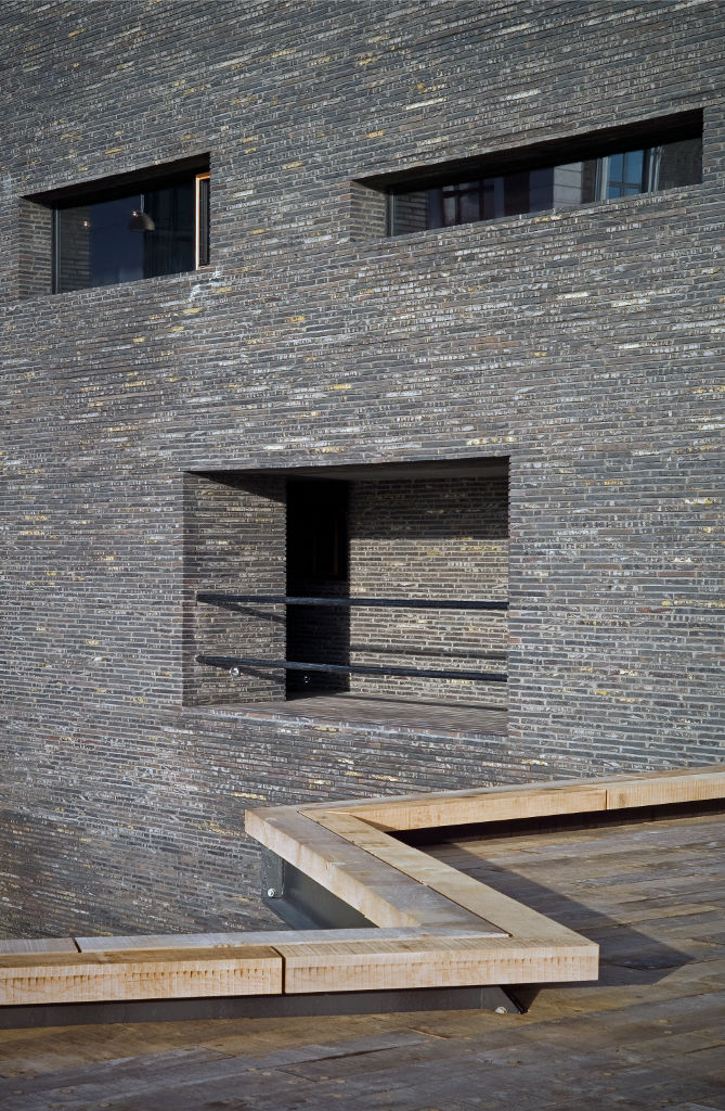 由专筑网yumi，杨庆新编译由丹麦公司Lundgaard和Tranberg Arkitekter设计的新皇家剧场的外墙砖