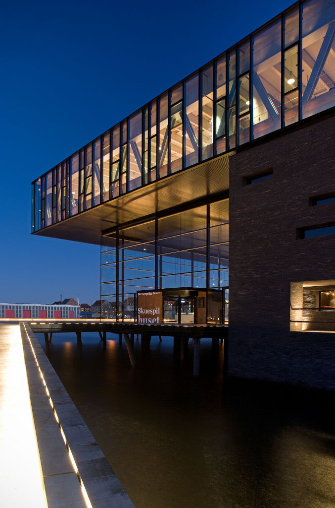 丹麦公司Lundgaard和Tranberg Arkitekter在哥本哈根港口设计了新的皇家剧场