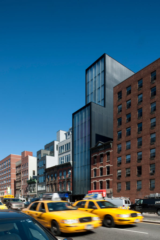 Foster + Partners设计的纽约Sperone Westwater画廊街景