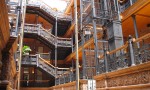 室内拍摄的白普理大楼显示格工作 - 图片由卢克·琼斯