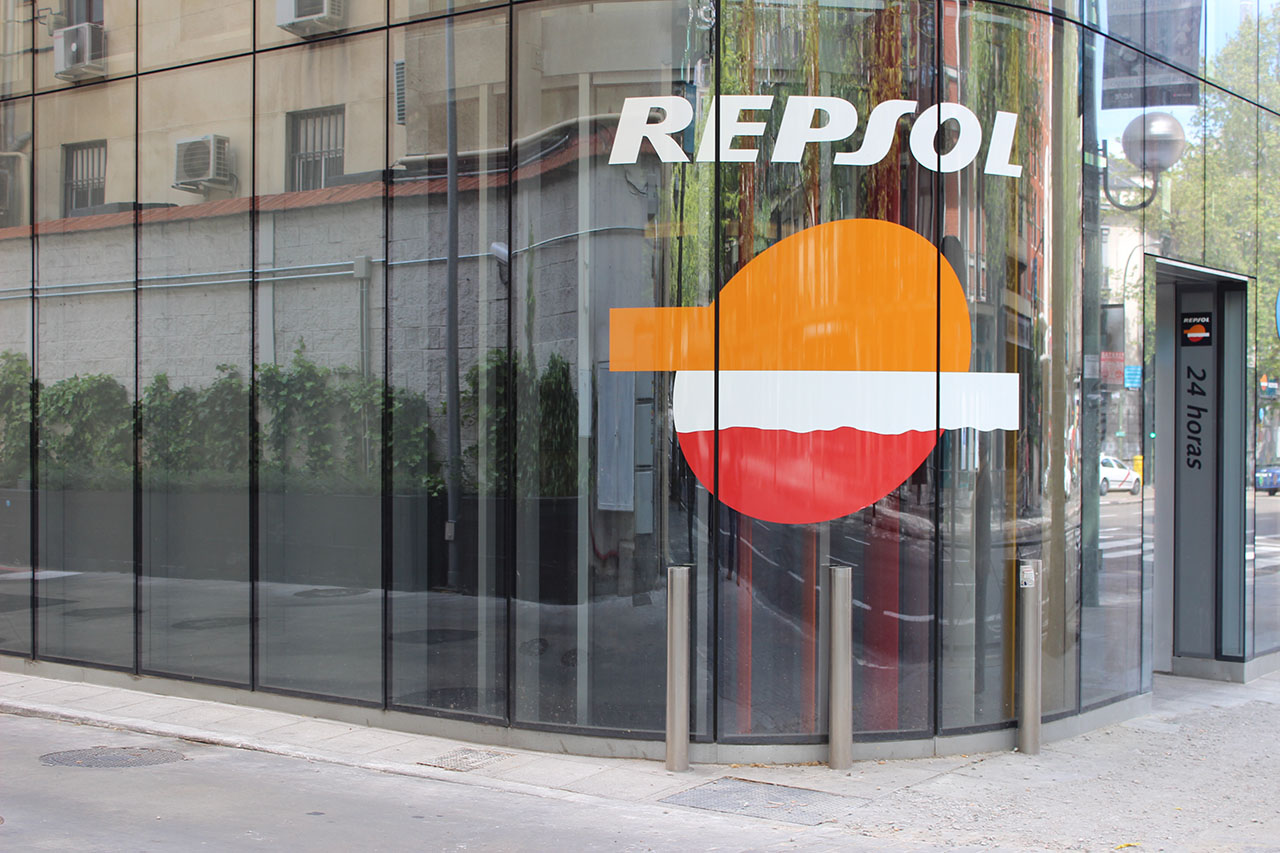 马德里的Bream-Certified Repsol Station