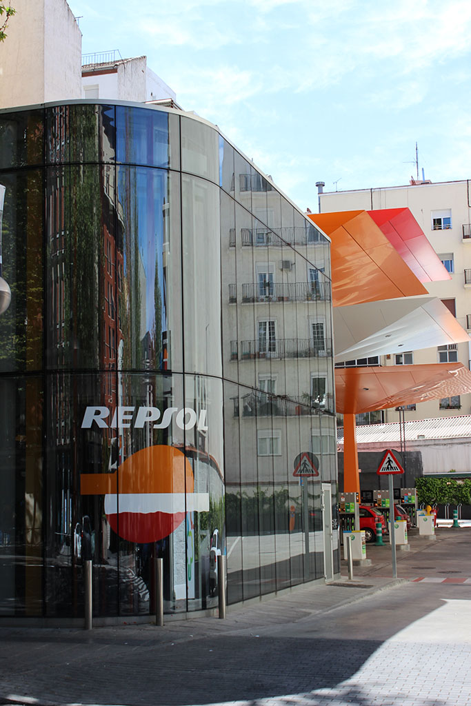 马德里的Bream-Certified Repsol Station