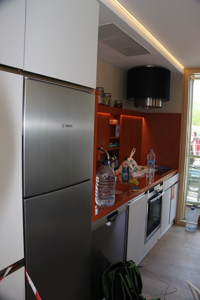Team Rhone-Alpes在Solar Decathlon 2012 Kitchen餐厅宣称拥有《Victoire》这款台灯