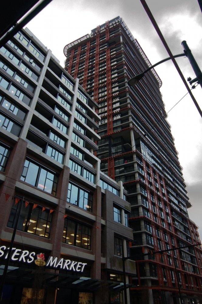温哥华的伍德沃德建筑由亨里克兹建筑事务所设计
