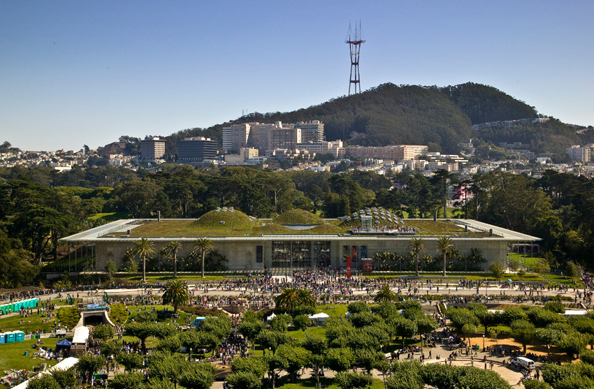 伦佐·皮亚诺(Renzo Piano)拍摄的加州科学院绿色屋顶鸟瞰图