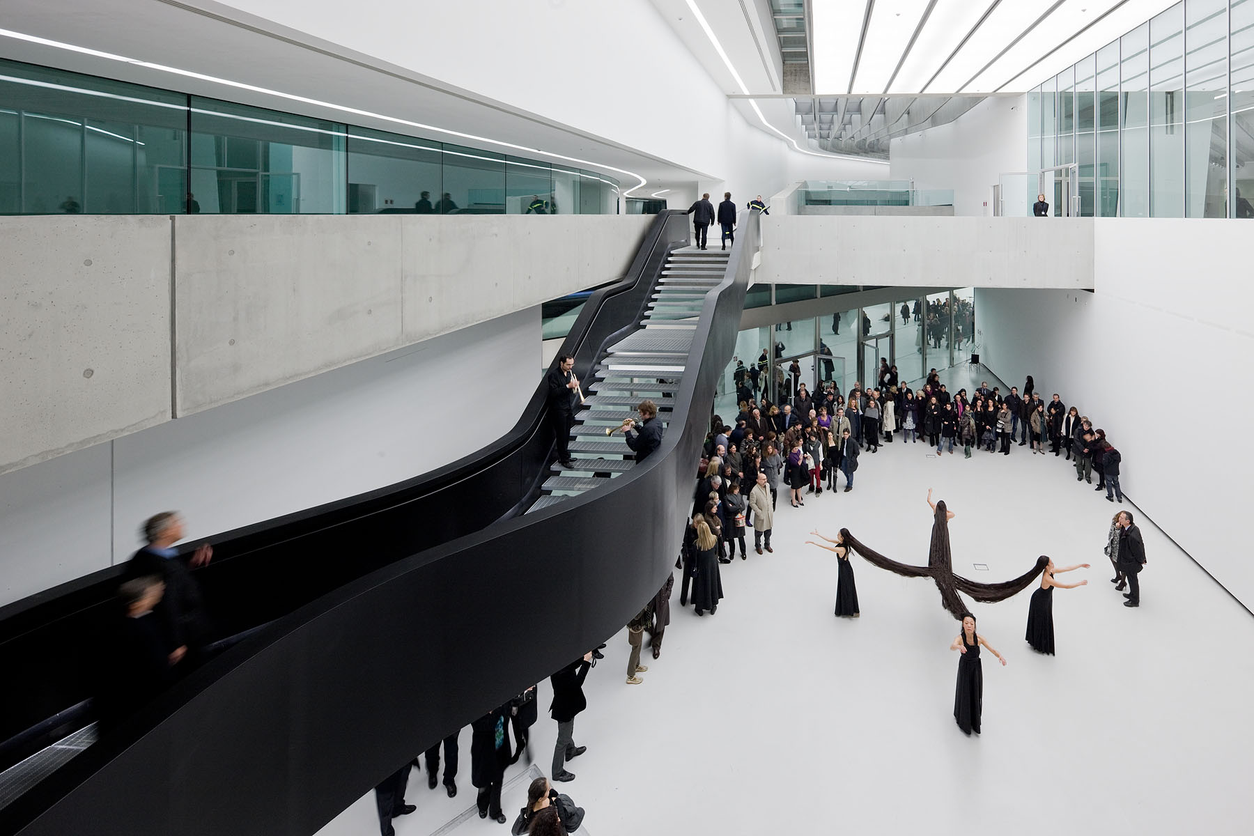 扎哈·哈迪德的MAXXI- 21世纪国家博物馆的画廊楼梯