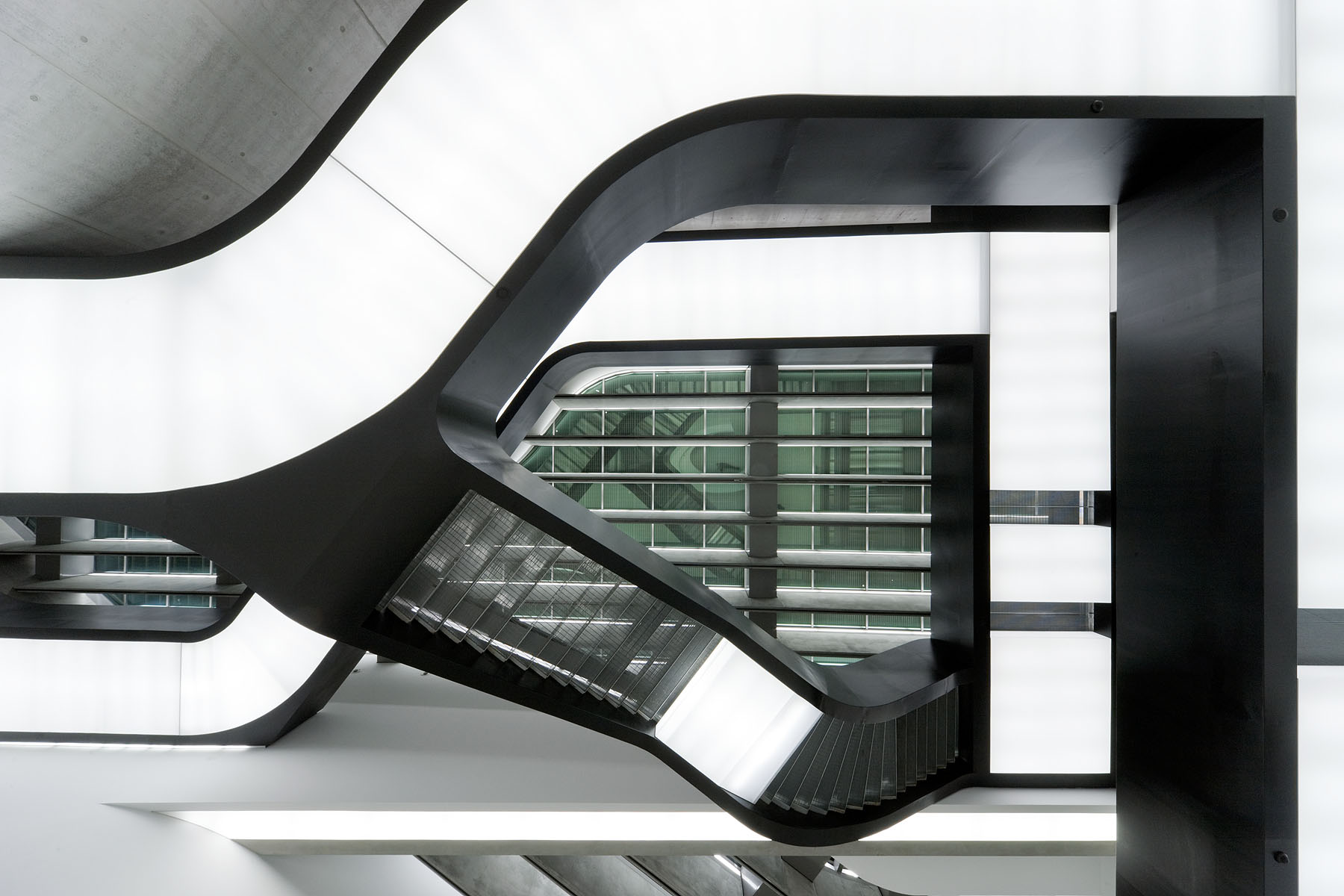 扎哈·哈迪德的MAXXI- 21世纪国家博物馆的画廊楼梯