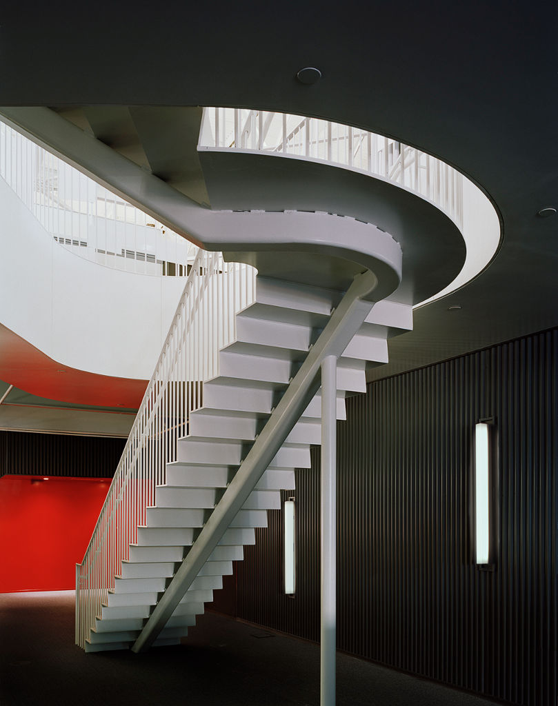 由Lorcan O 'Herlihy Architects (LOHA)和Kanner Architects设计的Performance Capture工作室的楼梯