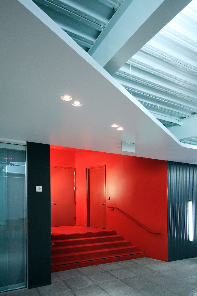 Performance Capture工作室楼梯的内部设计由Lorcan O’herlihy Architects (LOHA)和Kanner Architects设计