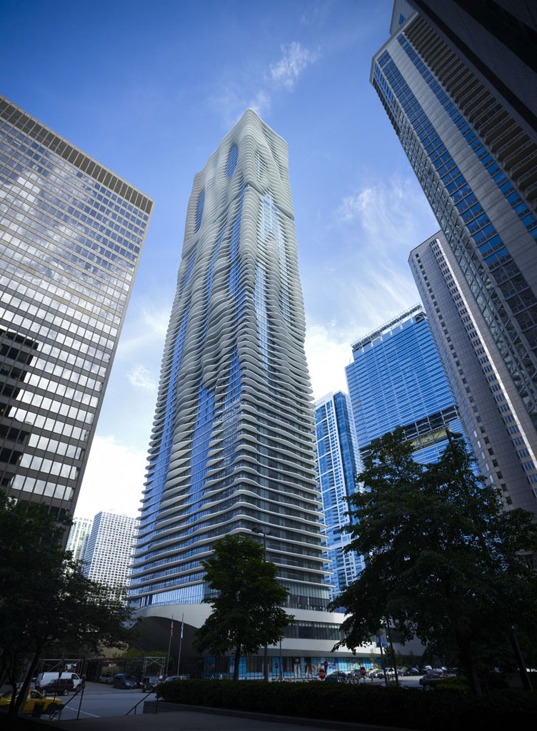 由专筑网yumi，刘庆新编译Gang Architects工作室的Aqua Tower的地面视图