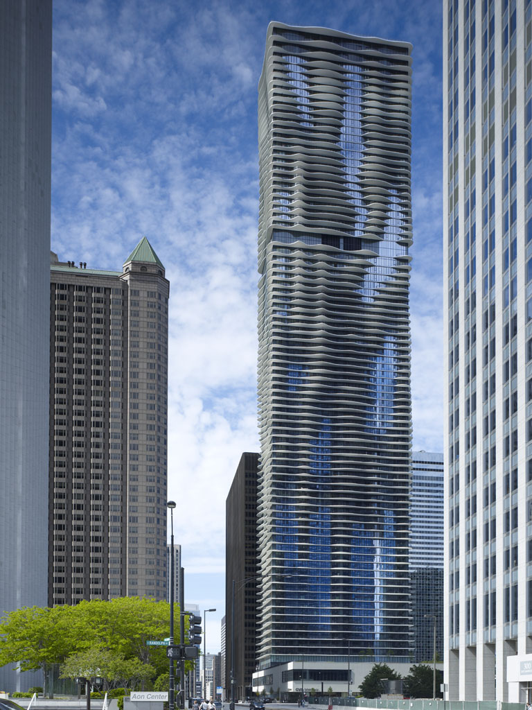 由专筑网李韧，杨帆编译Gang Architects工作室设计的Aqua Tower