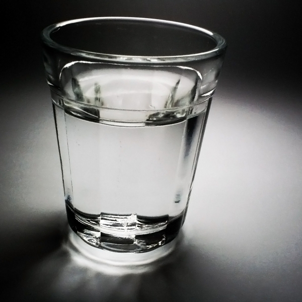 我们可能有酗酒的问题”width=