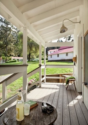 Porch |合作伙伴内容由Houseplans.com提供